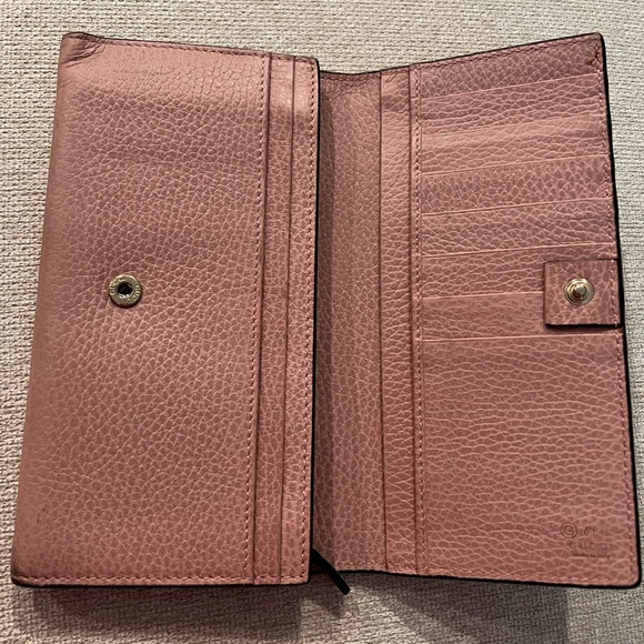 Gucci Pink Interlock GG Leather Wallet - Picture 2 of 5